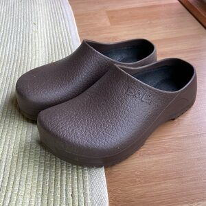 birkenstock kitchen clogs